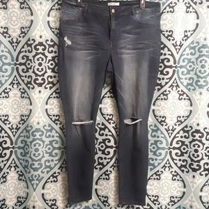 NWOT Distressed skinny jeans